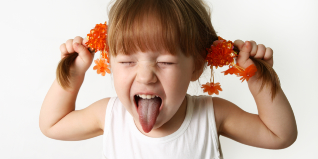 bambino-fa-linguaccia-640x320
